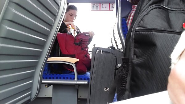 Die erfahrene Milf Chanel Preston bringt einer jungen Tussi bei, wie man einen riesigen schwarzen Schwanz bläst fickfilme