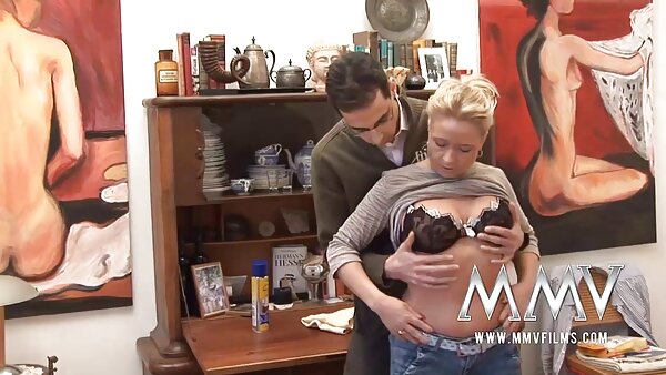 Die fickfilme dumme Blondine Iris Rose zeigt ihren Kitzler und bläst den großen Schwanz gierig