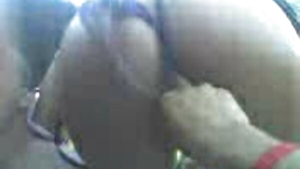 Nuttige russische geile fickfilme Studentin gibt ihrem Freund in einem Auto einen Schwanz