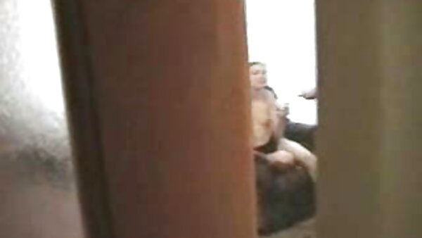 Sexy brünette Hausfrau Kayla Carrera bläst Schwanz 69 Position kurze fickfilme