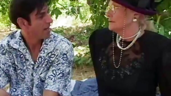 Dreier kostenlose deutsche fickfilme mit Karen verwandelt sich in verrückte Doppelpenetration