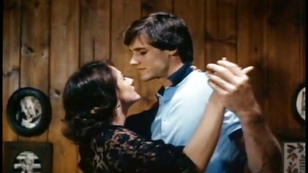 Skanky blonde Chic bekommt ihre kahle Möse hart von versauten Daddy alte fickfilme gerieben