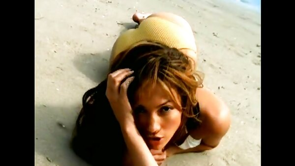 Die sinnliche Blondine fickfilme in hd Antonya tritt in einer Verführungsszene auf