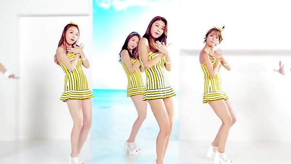 Sexy und heiß wie kostenfreie fickfilme Feuerlesben werden rote Kleider los, um feuchten Fotzen zu gefallen