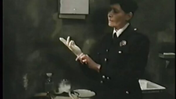 Die durstige asiatische Dirne beglückt ihre kostenlose deutschsprachige fickfilme Ficklöcher mit Dildos