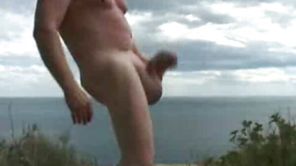 Ein unersättlicher Typ spielt mit übergroßen Krügen lecker aussehender fickfilme BBW