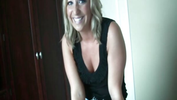 Schlampen mit dreckigen Ärschen werden in geile deutsche fickfilme FFM-Dreier-Fickvideo wild