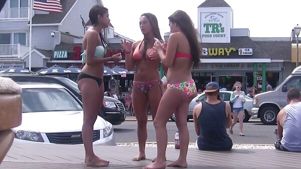 Die unersättliche fickfilme in hd blonde Hacke Kodi Gamble spielt mit Krügen und frisst saftigen Penis