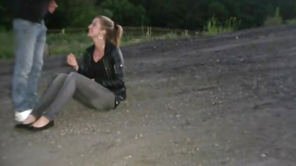 Das sexy Mädchen kostenlose deutsche fickfilme Iris erregt ihre perfekten Titten und zuckt mit Nadeln an ihrer Muschi