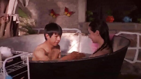 Fickbare blonde Süße fickfilme frei reitet versauten Typen im Cowgirl-Stil unter freiem Himmel