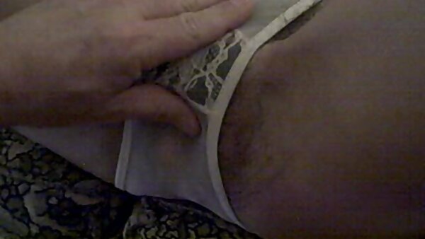 Das langbeinige Küken Veronica fickfilme Radke lässt ihre Muschi vibrieren und spreizt ihre Beine weit auseinander