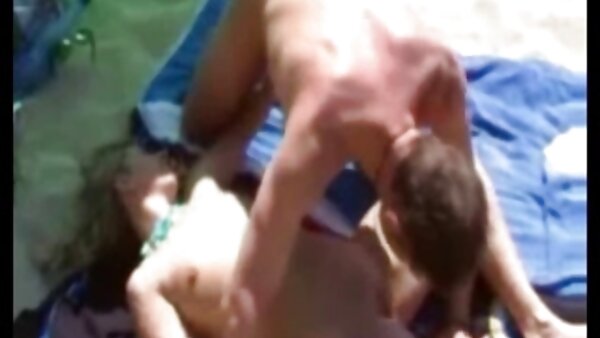 Vollbusige brünette Milf kurze fickfilme Sarah Blake