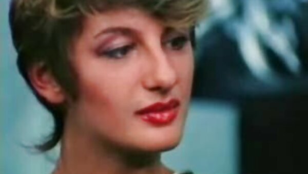 Morgendlicher Blowjob von dieser kurvigen Brünette an ihren Ehemann fickfilme gratis ansehen